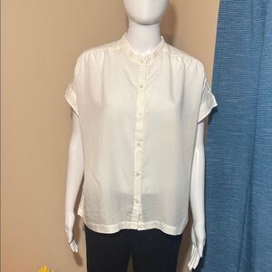 NWT! Universal Thread Women's White Button-Up Top